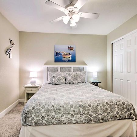 Sleek Lake Ozark Gem With Views And Pool Access! 외부 사진